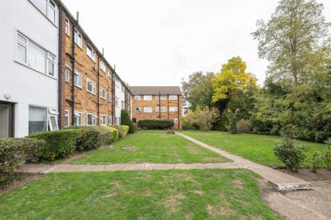 Snakes Lane West, IG8