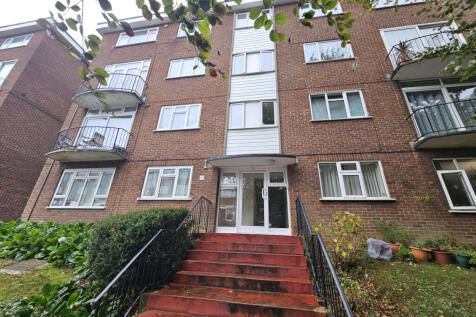 2 bed flat to rent The Larches, Luton LU2