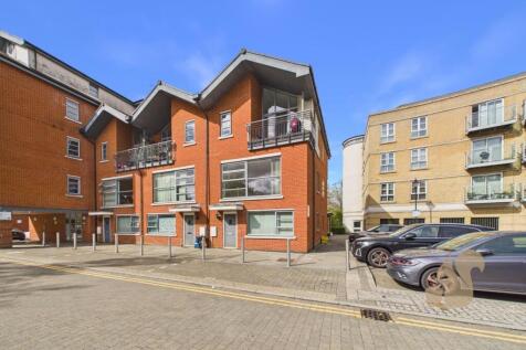 2-bed flat on Rotary Way, Colchester, CO3, £1,100/mo