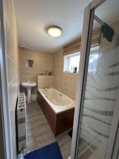 49A Durham Avenue photo 4