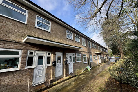 Two bedroom ground floor flat - For sale by aucti