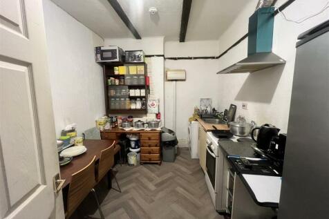 upstairs kitchen.jpeg