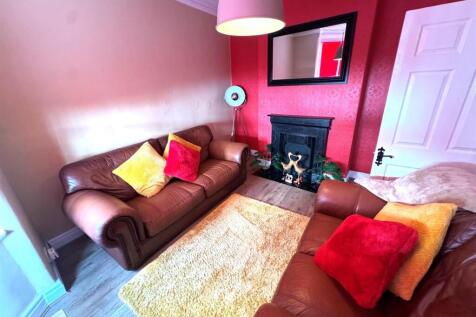 LOUNGE FRONT TO REAR.jpg