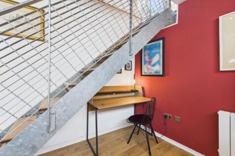 CAM03162G0-PR0282-STILL017