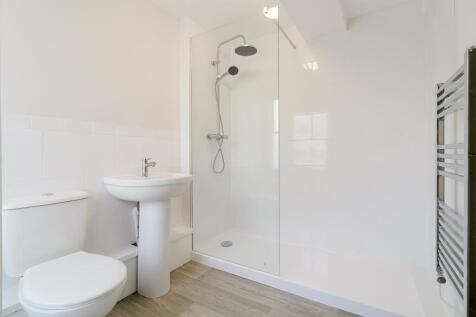 1-bedroom-flat-leckhampton-bathroom.jpg
