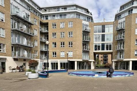 Property to rent in Narrow Street