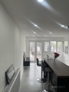5 Bedroom terraced house Grangetown