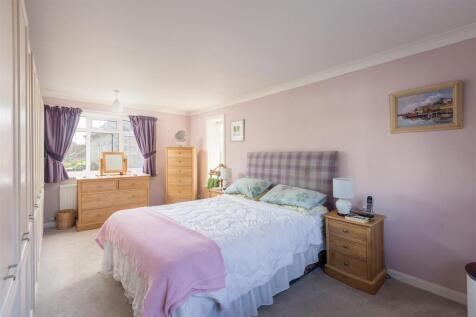 Barnstone House Bedroom 1-1.jpg