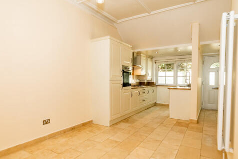 Castle Road, Camberley photo 5