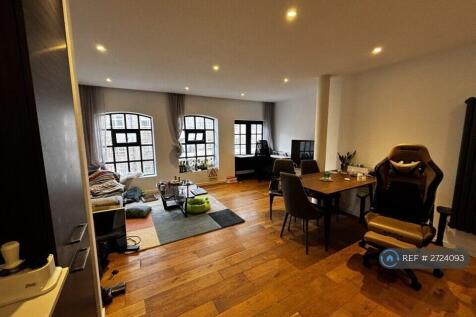 Living Room / Kitchen