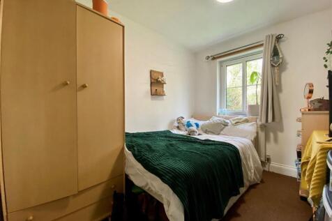 Cosy bedroom with double bed and ample storage...