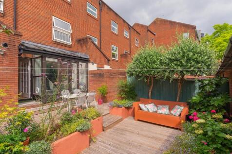 0W6RWW - External F.jpg