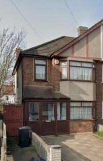 Three bed semi-detached house to rent Abbey Road,