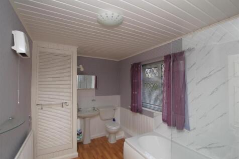 Bathroom - N (1).JPG