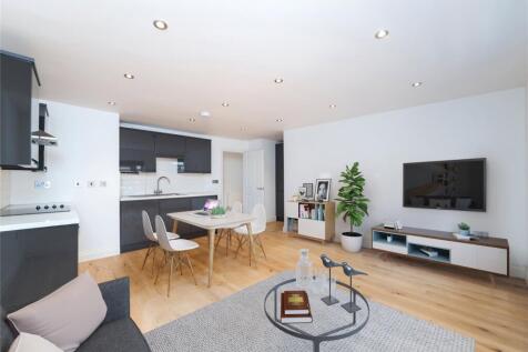 Heather Place, Esher, Surrey, KT10 photo 4