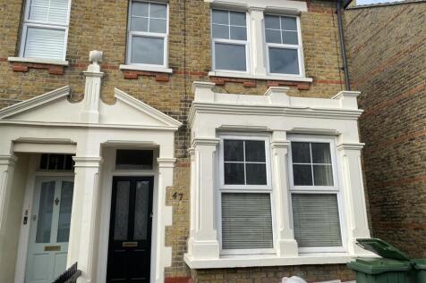 4-bed semi-detached on Leighton Avenue Leigh-On-Sea, £1,895/mo
