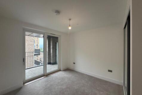 7 Sanday Drive, Colindale, London photo 5