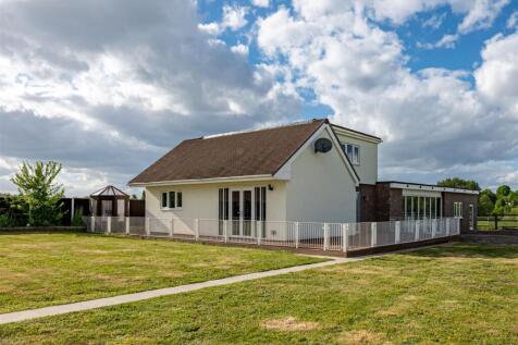 The White House, Annexe and Equestrian Facilities, Hilton, Shropshire photo 3