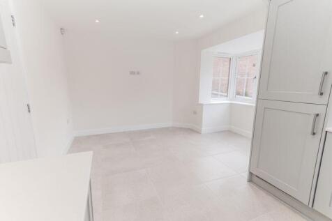 Kitchen / Dining Room (2)