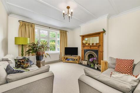 James_Anderson_-_Observatory_Road__London__SW14_7Q