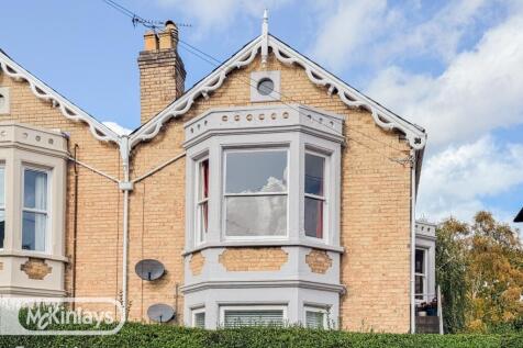 Spacious 2 double bedroom apartment in a sought-a