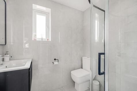 GROUND FLOOR SHOWER ROOM