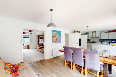 Kitchen/dining/family room