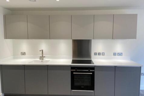 1-bed flat on The Bank, £1,000/mo