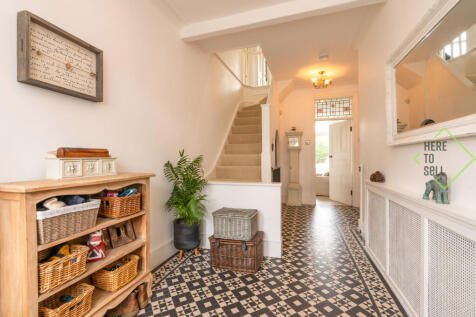 Berkshire Gardens, London, N13 6AA-1 (27)