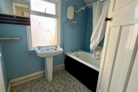 2-PIECE BATHROOM