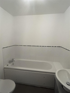 16H Winton Circus Bathroom.png