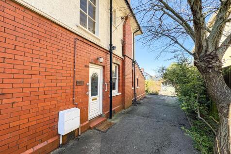 Separate entrance to Ground Floor flat
