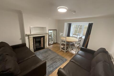 85 Hartington Road - Lounge (2)