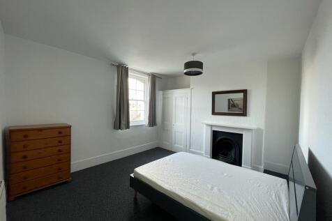 Room 2 73b High St.jpg
