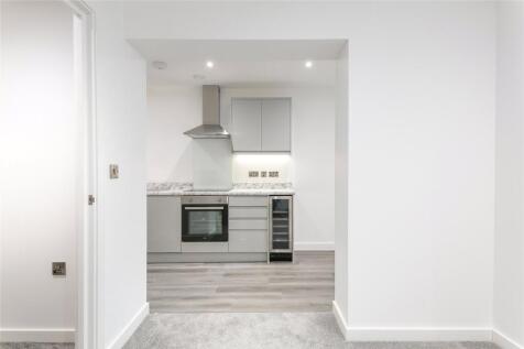 Strawberry Hill,, Newbury,, Birkshire,, RG14 photo 3