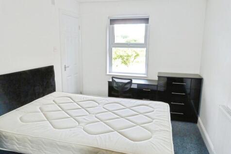 5ef9aefe-bedroom