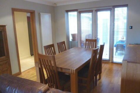 A STUNNING THREE-BEDROOM SEMI-DETACHED photo 3