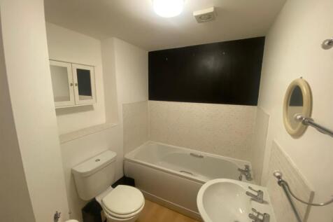 Bathroom 1.jpg