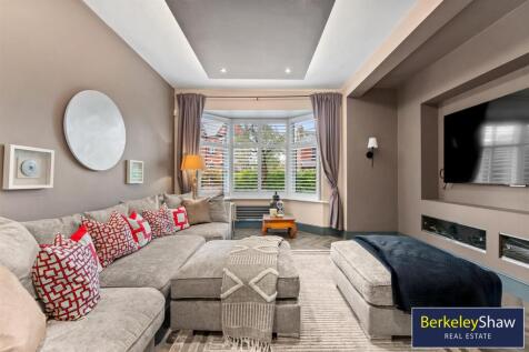 Snug Lounge/Cinema Room