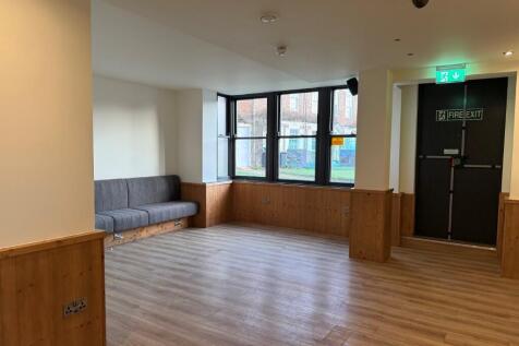 Retail Property (high street) to rent Image 6