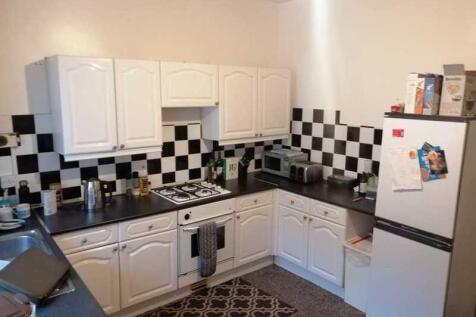 8 bedroom End Terrace for rent