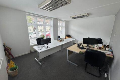 Commercial Property to rent Image 5