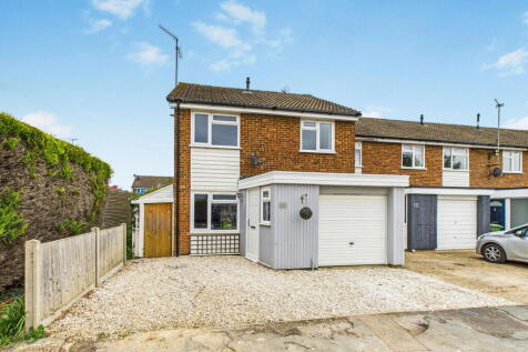 Horsham, RH13 - property photo
