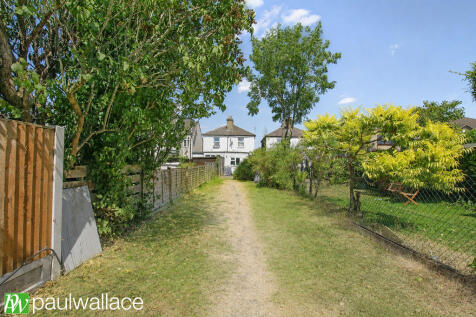 120' South Facing Rear Garden