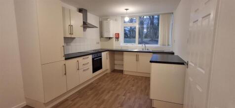 42 Eden Close kitchen.jpg