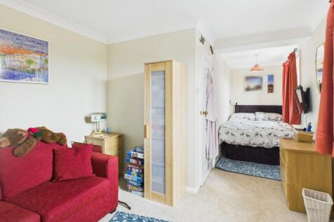 CAM02519G0-PR0326-STILL007