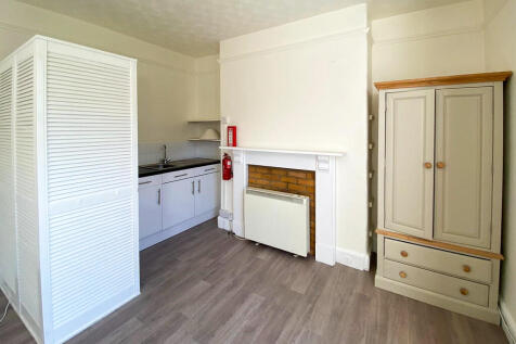 Room  (3)