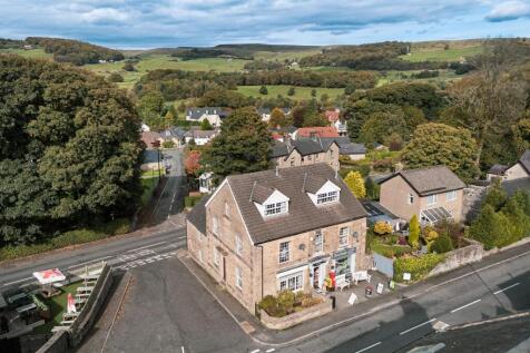 Macclesfield Road, Buxton, Derbyshire, SK17 9AD. 3 bedroom property for sale