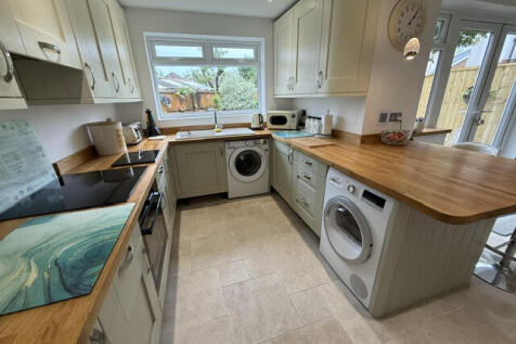 Saxonhurst Road, Bournemouth, Dorset photo 3