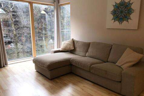 Open plan kitchen &amp; living area